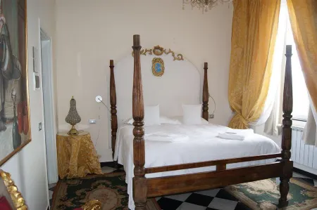 Morali Palace Отели рядом с достопримечательностью «Палацци-деи-Ролли»