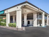 Howard Johnson by Wyndham Chattanooga Lookout Mountain I-24 Hotels near Ruby Falls
