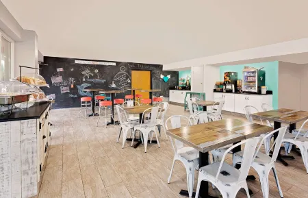 Surf & Sand Hotel Отели рядом с достопримечательностью «Pensacola Beach Gulf Pier»