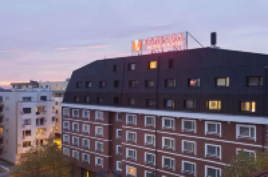 Ramada Hotel & Suites by Wyndham Bucharest North โรงแรมในบูคาเรสต์