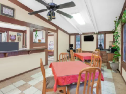 Knights Inn Battle Creek Hotels in Calhoun County