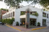 Hacienda Paradise Hotel Hotel dekat Esmeralda plaza