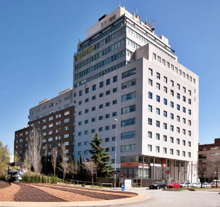 B&B HOTEL Barcelona Mollet Porta de Gallecs Отели рядом с достопримечательностью «Masia de Can Coll»