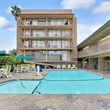 MC Pacific Inn & Suites