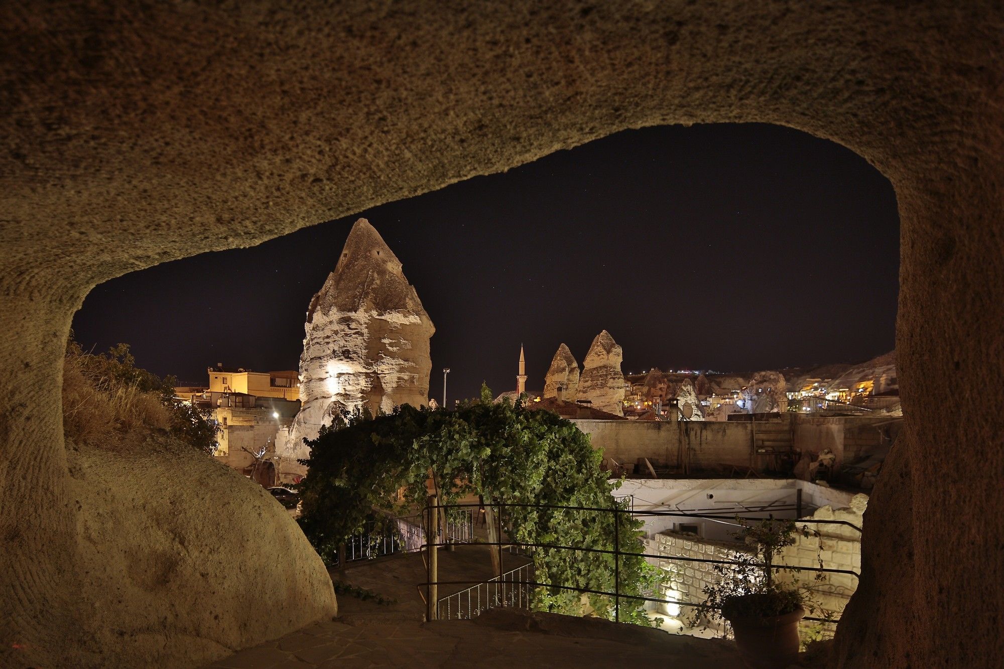 Shoestring Cave House