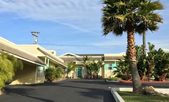 Beach Bungalow Inn and Suites