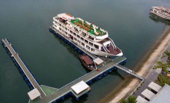 Alisa Cruise Halong