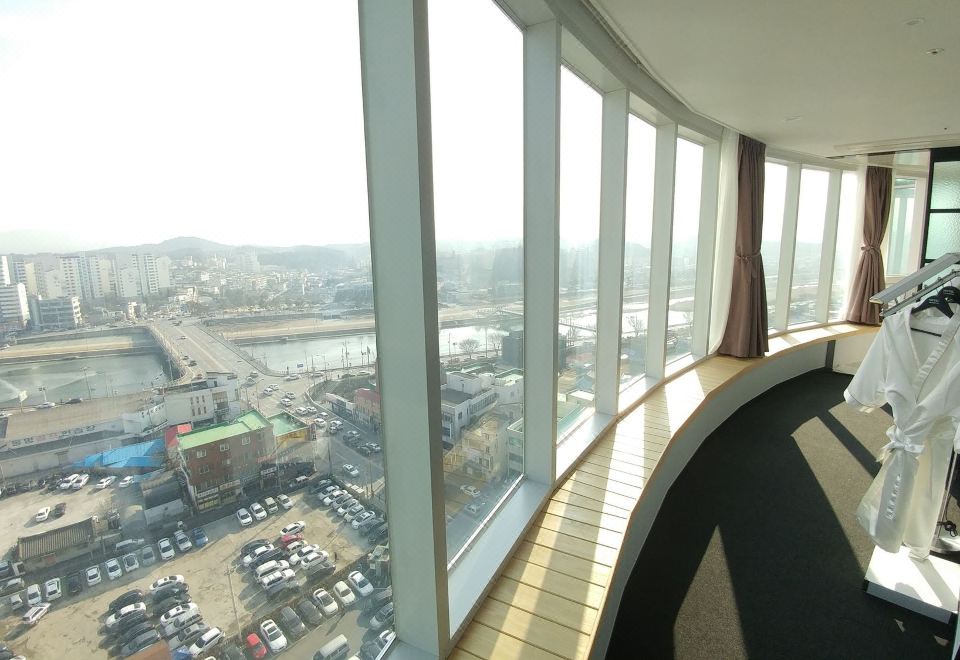 2. 강릉관광호텔..