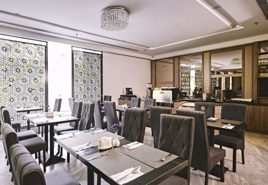 메리틴 호텔의 깔끔한 객실 욕실 모습