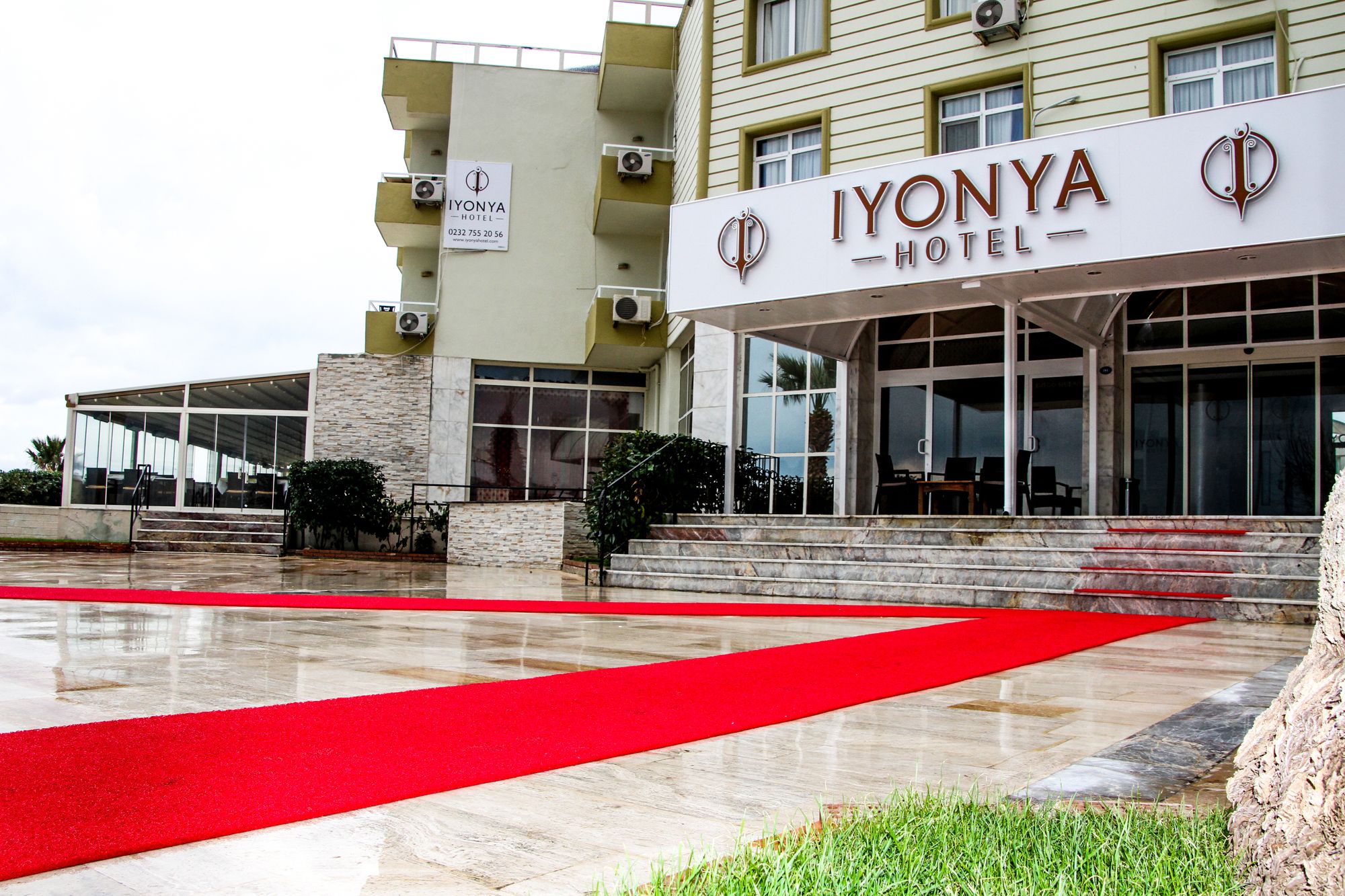 Iyonya Hotel