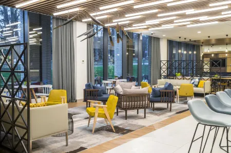 Courtyard by Marriott Edinburgh West Отели рядом с достопримечательностью «Тайнкасл»