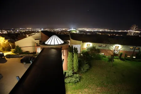 Hotel Zlaty Klucik - Golden Key with Luxury Spa Отели рядом с достопримечательностью «Agrokomplex»