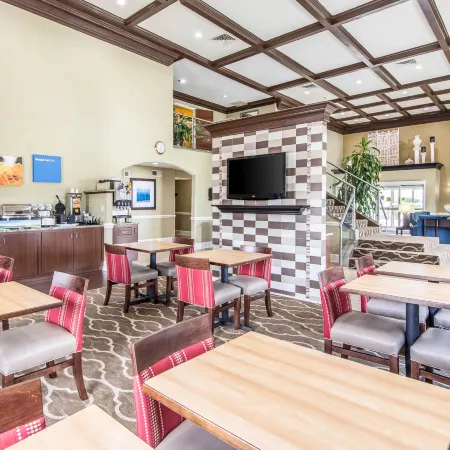 Comfort Inn & Suites Greenwood Near University