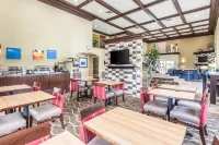 Comfort Inn & Suites Greenwood Near University Hôtels à : Greenwood