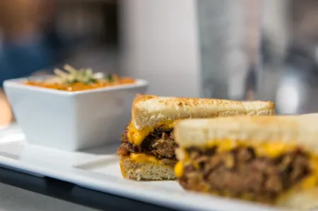 The Lodge at Duke Medical Center Отели рядом с достопримечательностью «Университет Дьюк»