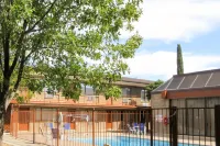 Quality Inn Bloomington Near University - Pools