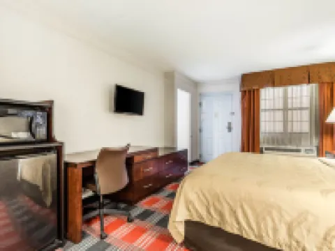 Quality Inn & Suites Airport Hotels in Charlotte