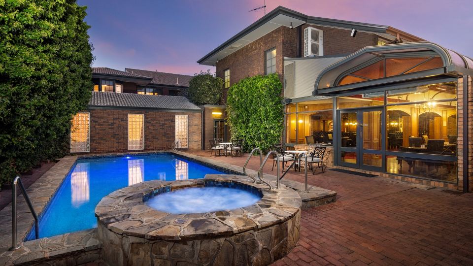 Adelaide Inn