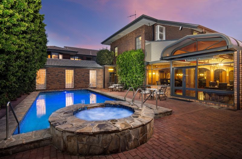 Adelaide Inn