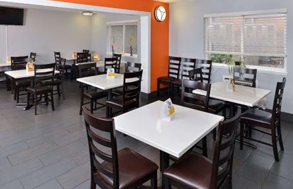 塔科馬經濟住宿套房酒店