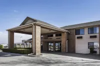 Quality Inn Hotels near Dumas Aquatic Park