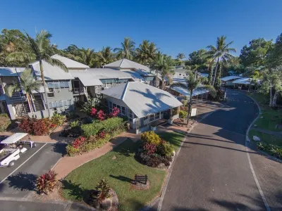 Marlin Cove Holiday Resort Hotels near Trinity Beach