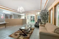 Super 8 by Wyndham Ottawa