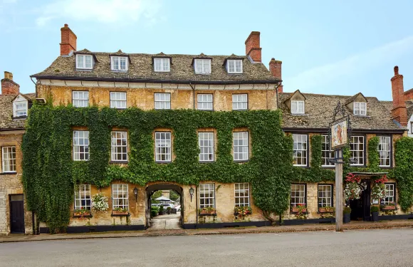 麥克唐納德大熊酒店