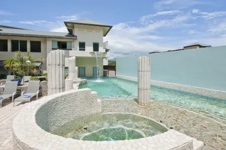 Mantra in the Village Port Douglas Отели в г. Моссман