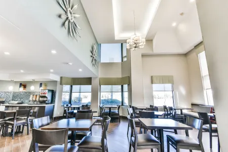 Best Western Plus Cambridge Hotel Отели рядом с достопримечательностью «Кеймбридж Скалпчер Гарден»