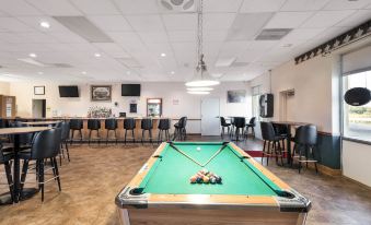 Econo Lodge Inn & Suites Triadelphia - Wheeling