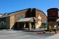 Lodge of the Ozarks Hotels near Landing Axes