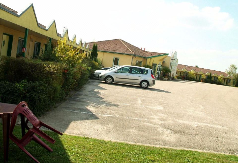 Hôtel Restaurant des portes de Meuse - Évaluations de l'hôtel 2 étoiles à  Pagny-sur-Meuse