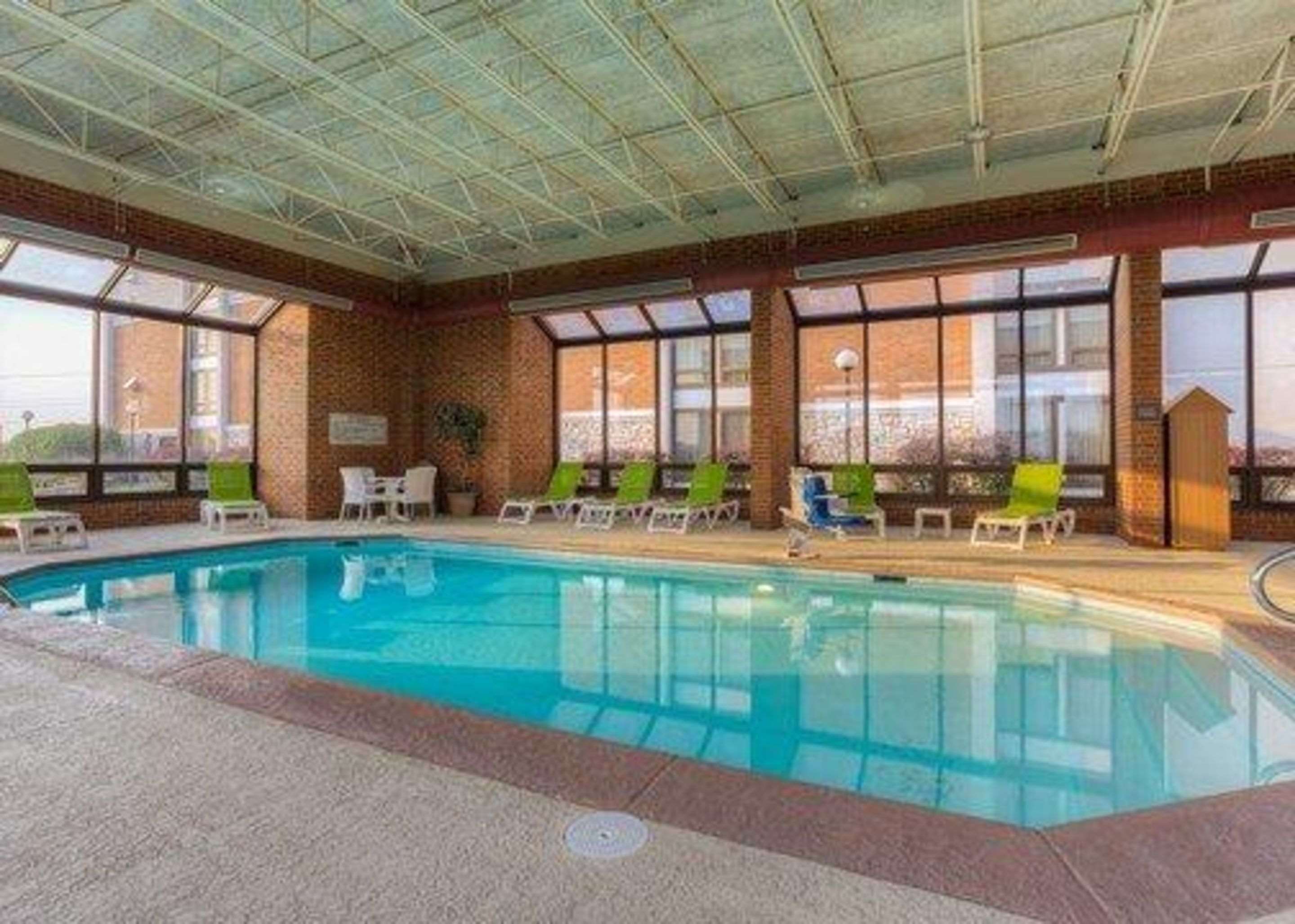 Comfort Inn & Suites Evansville Airport