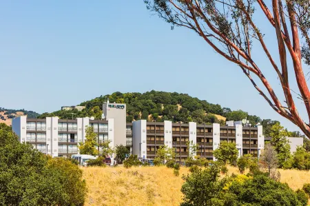 Four Points by Sheraton San Rafael Marin County Отели в г. Сан Джеронимо