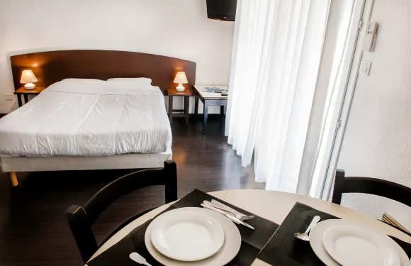 維多利亞花園佛馳酒店