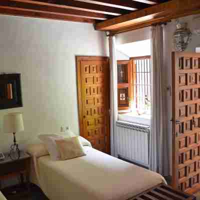 Hotel Santa Isabel la Real Rooms