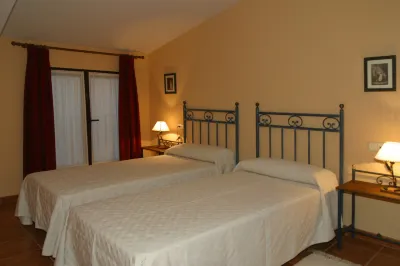Hotel y Apartamentos la Casa Rural Hotels in Chinchon