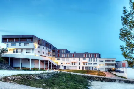 Comfort Aparthotel Besancon Hauts du Chazal Отели рядом с достопримечательностью «Университет Франш-Конте»