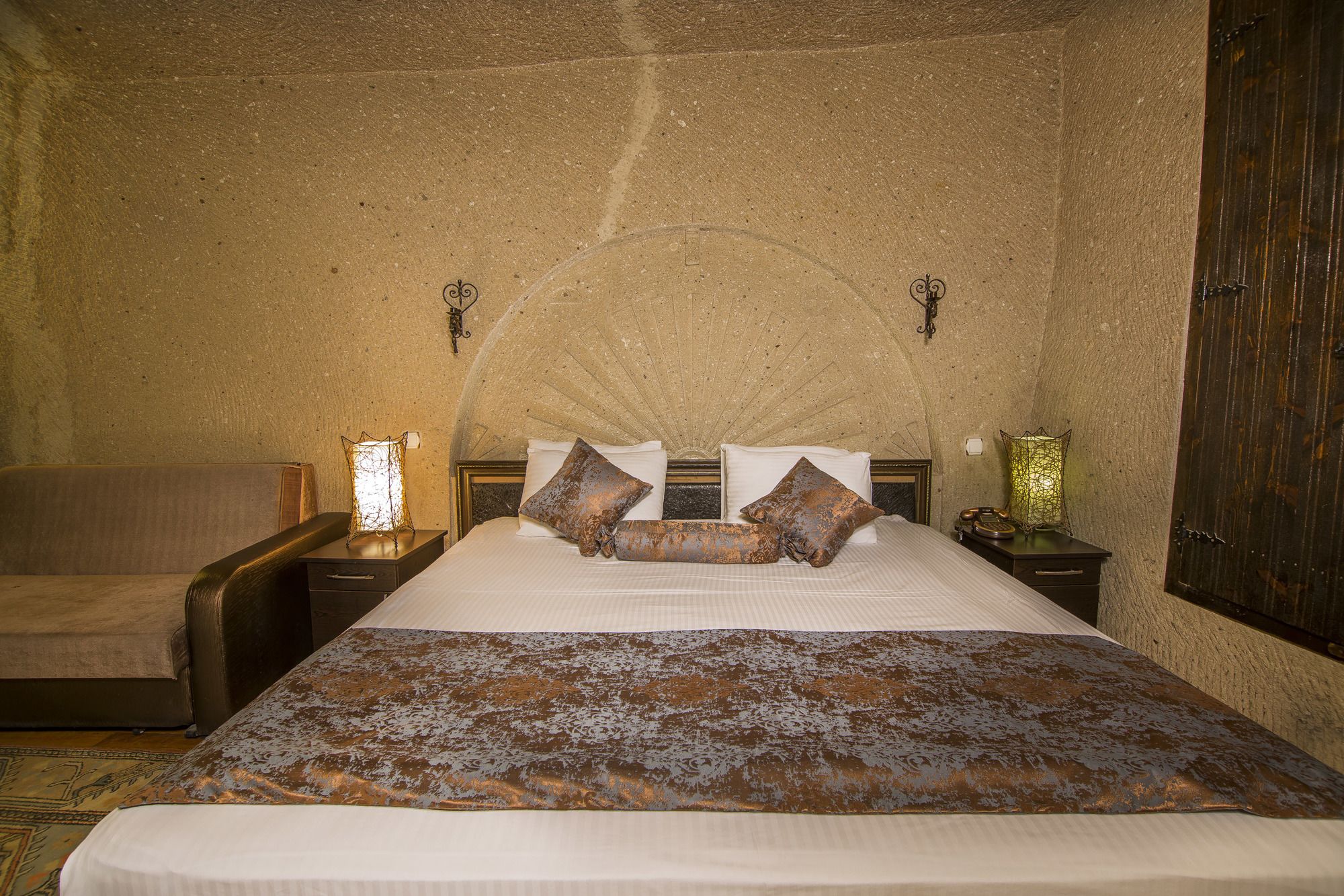 Roma Cave Suite