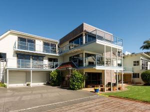 By the Bay Beachfront Apartments