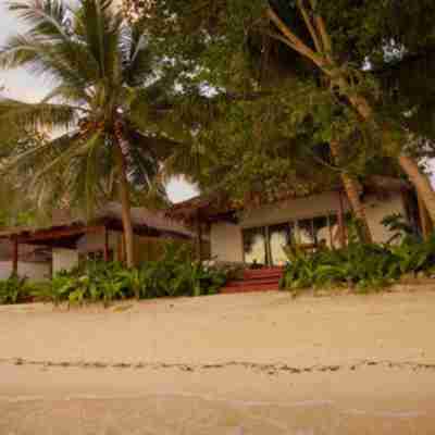 Vale Vale Beachfront Villas Hotel Exterior