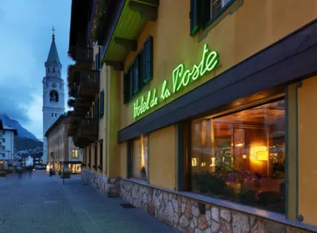 Hotel de La Poste Отели рядом с достопримечательностью «Пять Башен»