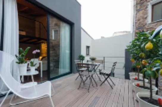 เปียตราเนรา อพาร์ตเมนต์