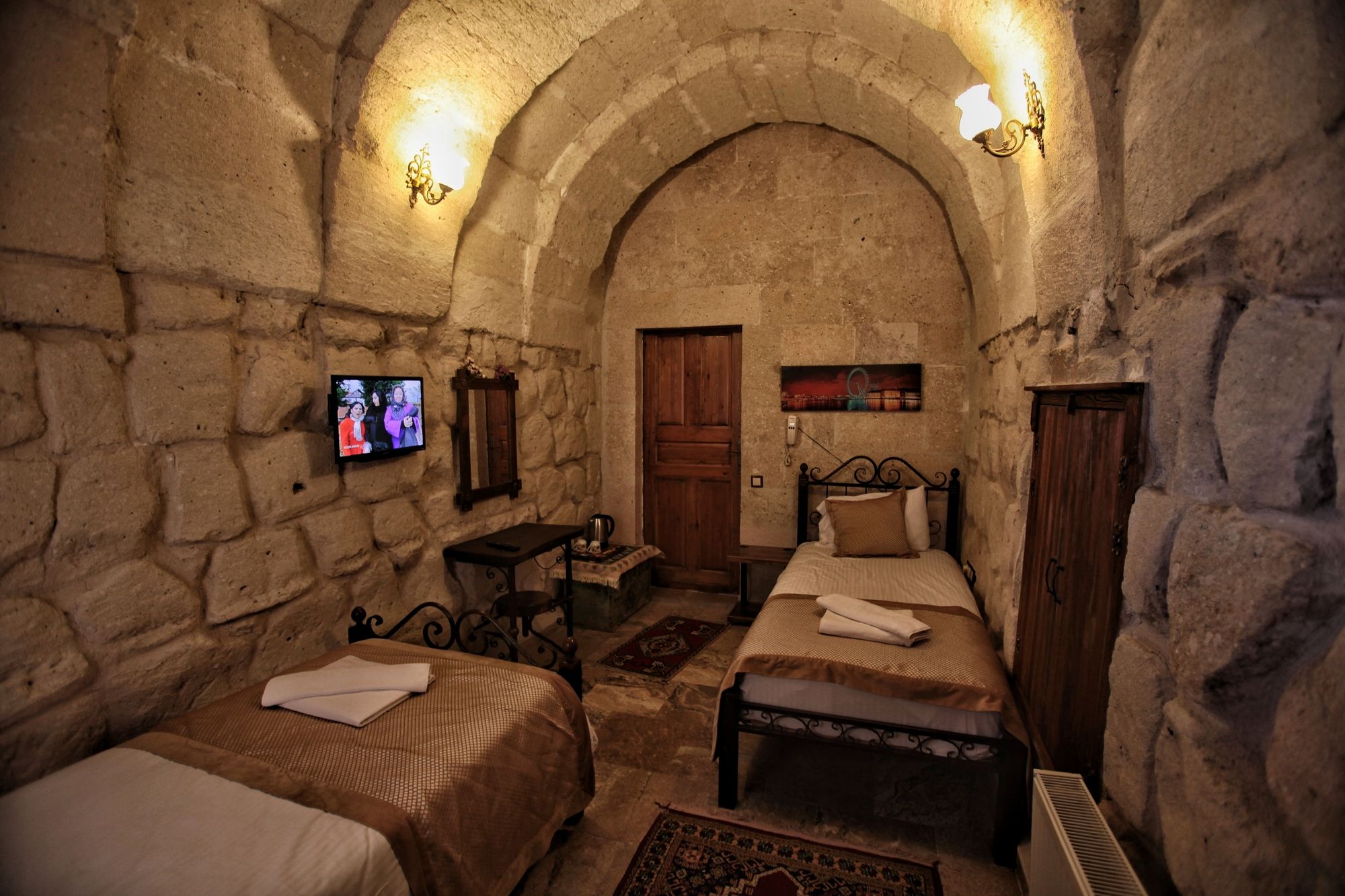 Emit Cave Hotel