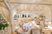 Alean Family  Doville Hotel