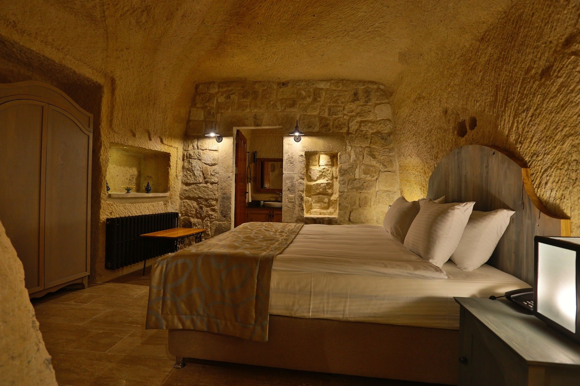 Acropolis Cave Suites