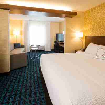 Fairfield Inn & Suites Detroit Chesterfield Rooms