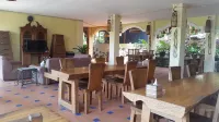 Centro Bajo Hotel & Resto Hôtels à : Macang Tanggar