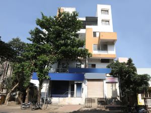 OYO 12748 Govindpuram Apartment